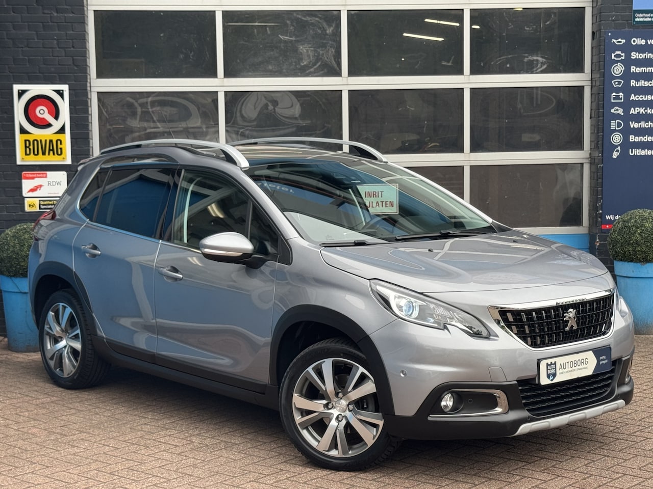 Peugeot 2008 - 1.2 PureTech Blue Lease Allure GRATIS Afleverpakket! | Stoelverwarming | Panoramadak | - AutoWereld.nl