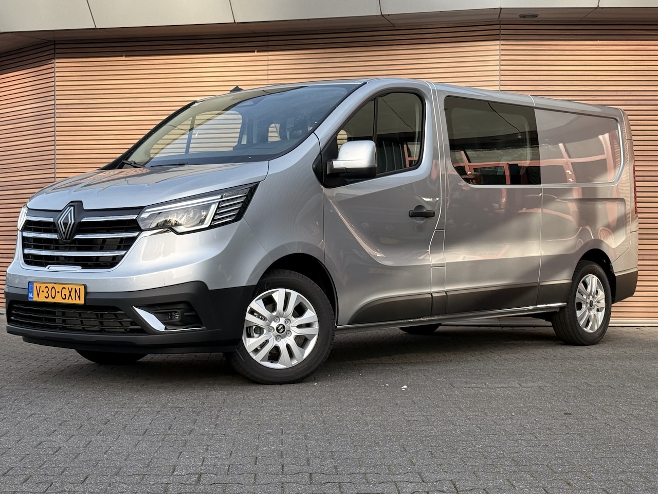 Renault Trafic - 2.0 Blue dCi 130 T29 L2H1 Advance DC Camera / Clima / Navi By APP / LED - AutoWereld.nl