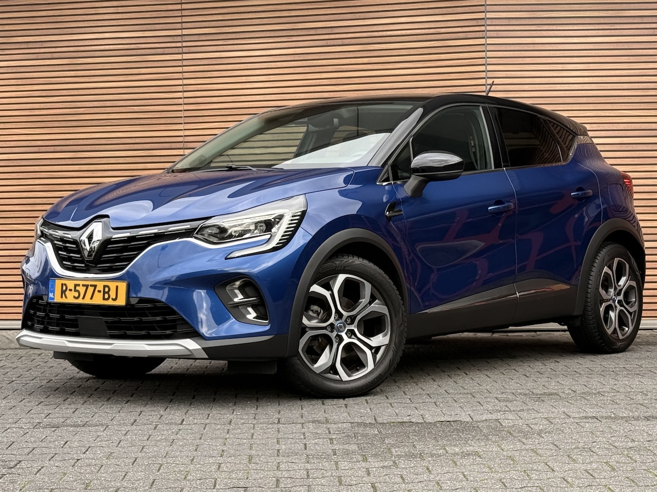 Renault Captur - 1.6 E-Tech Plug-in Hybrid 160 Business Navi / Clima / Carplay / Cruise / Keyless / LED - AutoWereld.nl