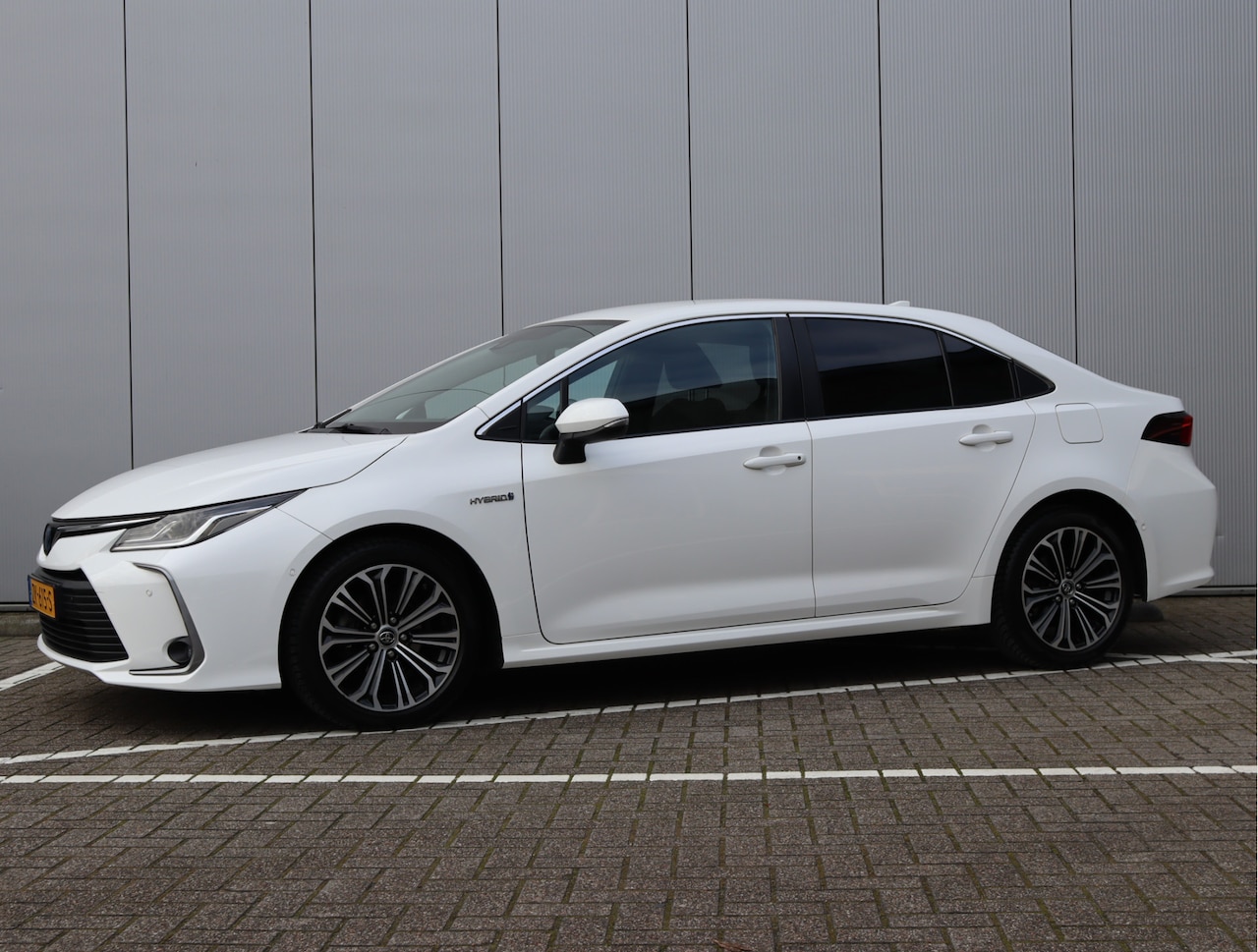 Toyota Corolla - 1.8 Hybrid Style | Stoelverwarming | Camera | Navigatie | Org. NL - AutoWereld.nl