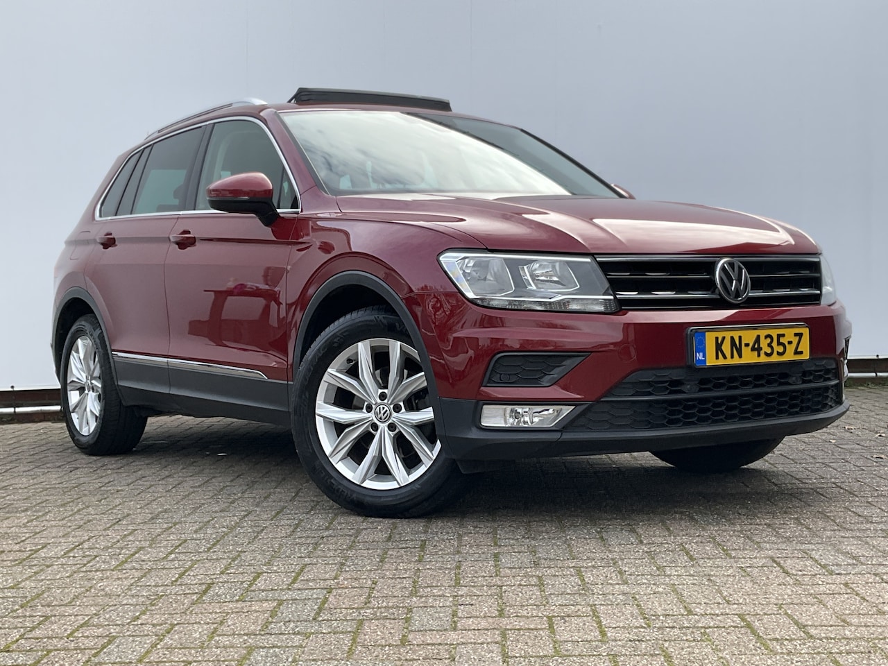Volkswagen Tiguan - 1.4 TSI 126pk DAB Pano.dak Adapt.Cruise Hoge zit Connected Series - AutoWereld.nl
