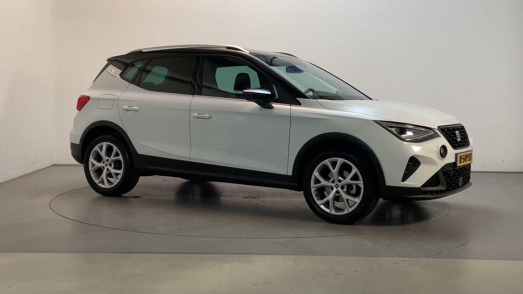 SEAT Arona - 1.0 TSI FR Business Intense Camera Navigatie Virtual Cockpit Stoelverwarming - AutoWereld.nl