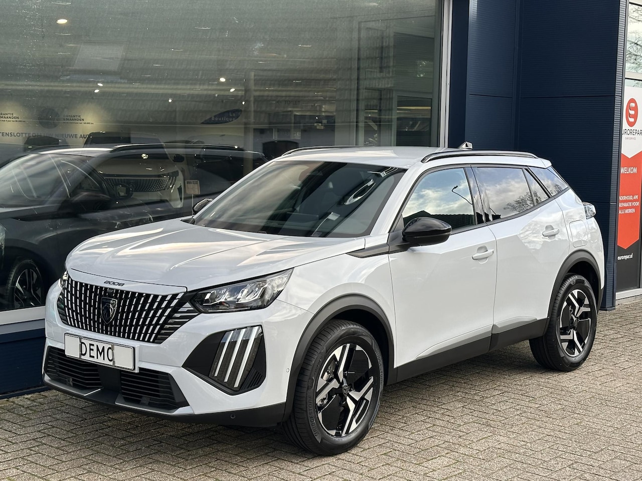 Peugeot 2008 - 1.2 Hybride Automaat 145 PK Allure | VOORRAAD DEAL met €6.000 Korting | Navigatie | Keyles - AutoWereld.nl
