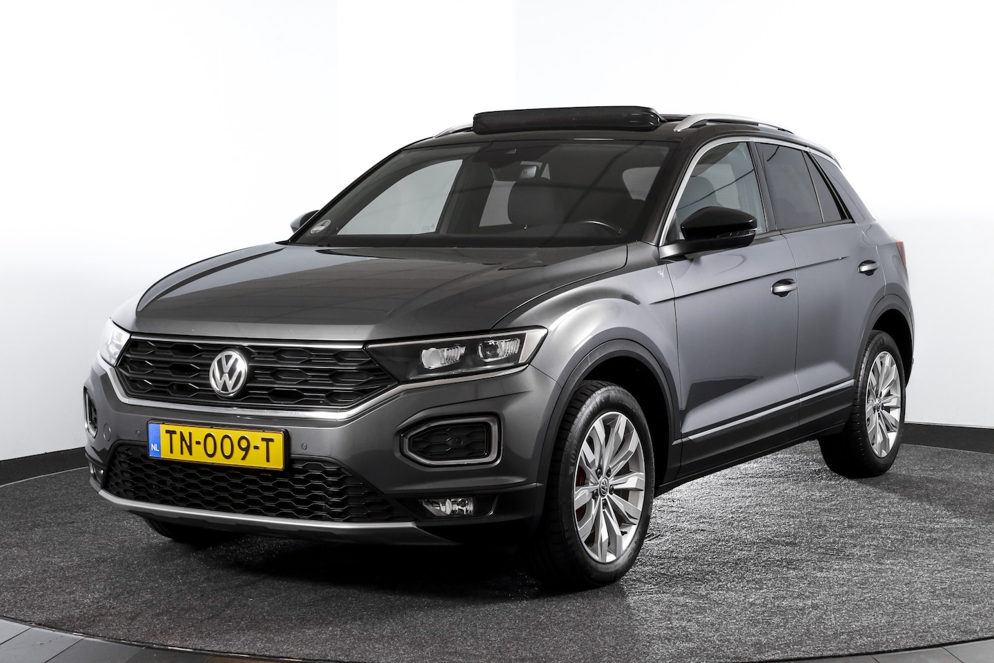 Volkswagen T-Roc - 2.0 TSI 190 PK 4Motion Sport - Automaat Orig. NL | S/K-Panodak | Adapt. Cruise | Stoelverw - AutoWereld.nl