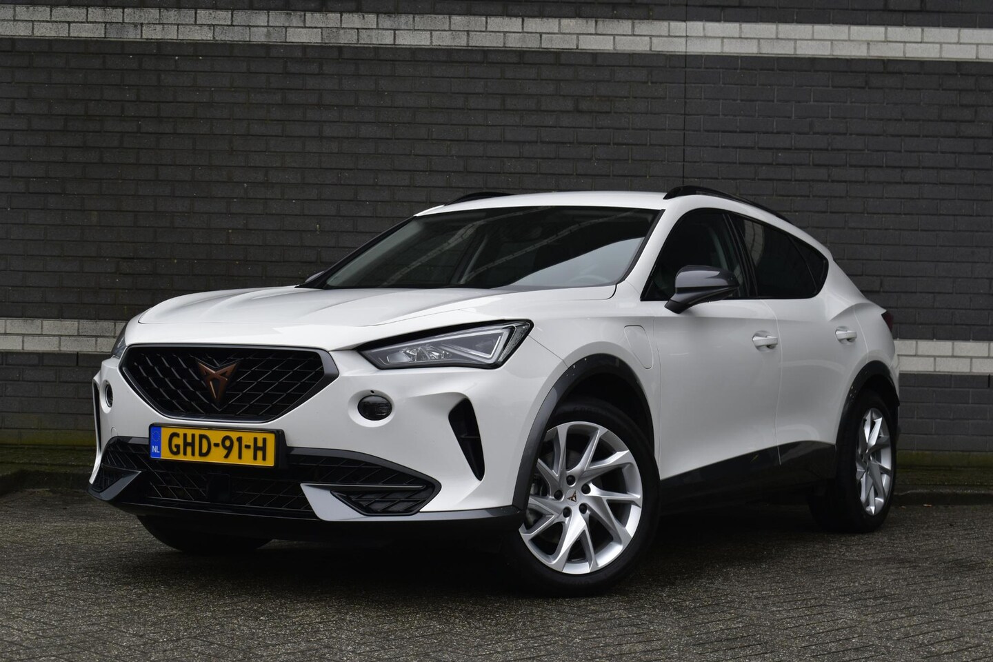 CUPRA Formentor - 1.4 e-Hybrid Business SOH 96% Stuurverwarming 18" Velgen Keyless Sfeerverlichting - AutoWereld.nl