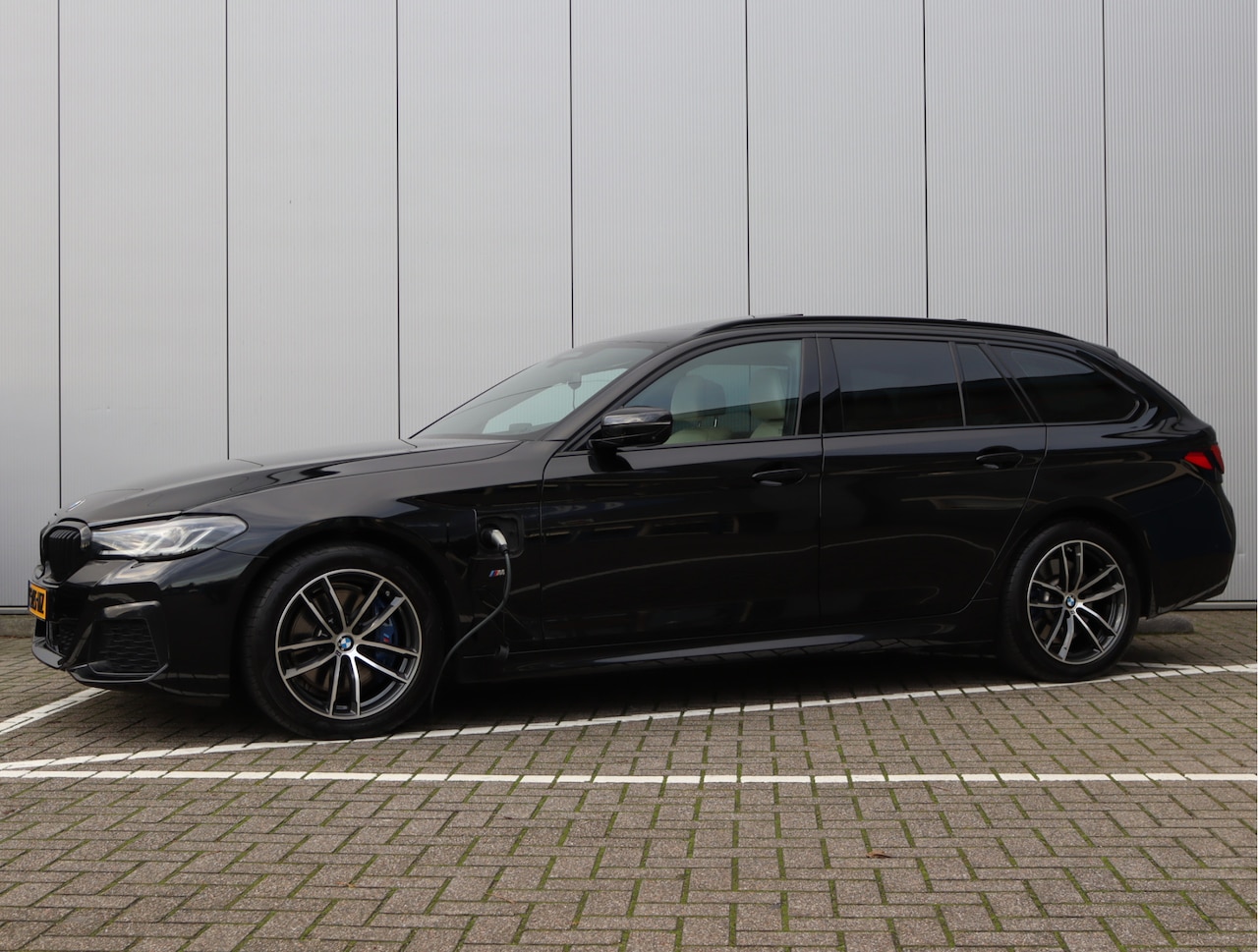 BMW 5-serie Touring - 530e M-sport | Trekhaak | Pano | H&K | Head-up | Org. NL - AutoWereld.nl