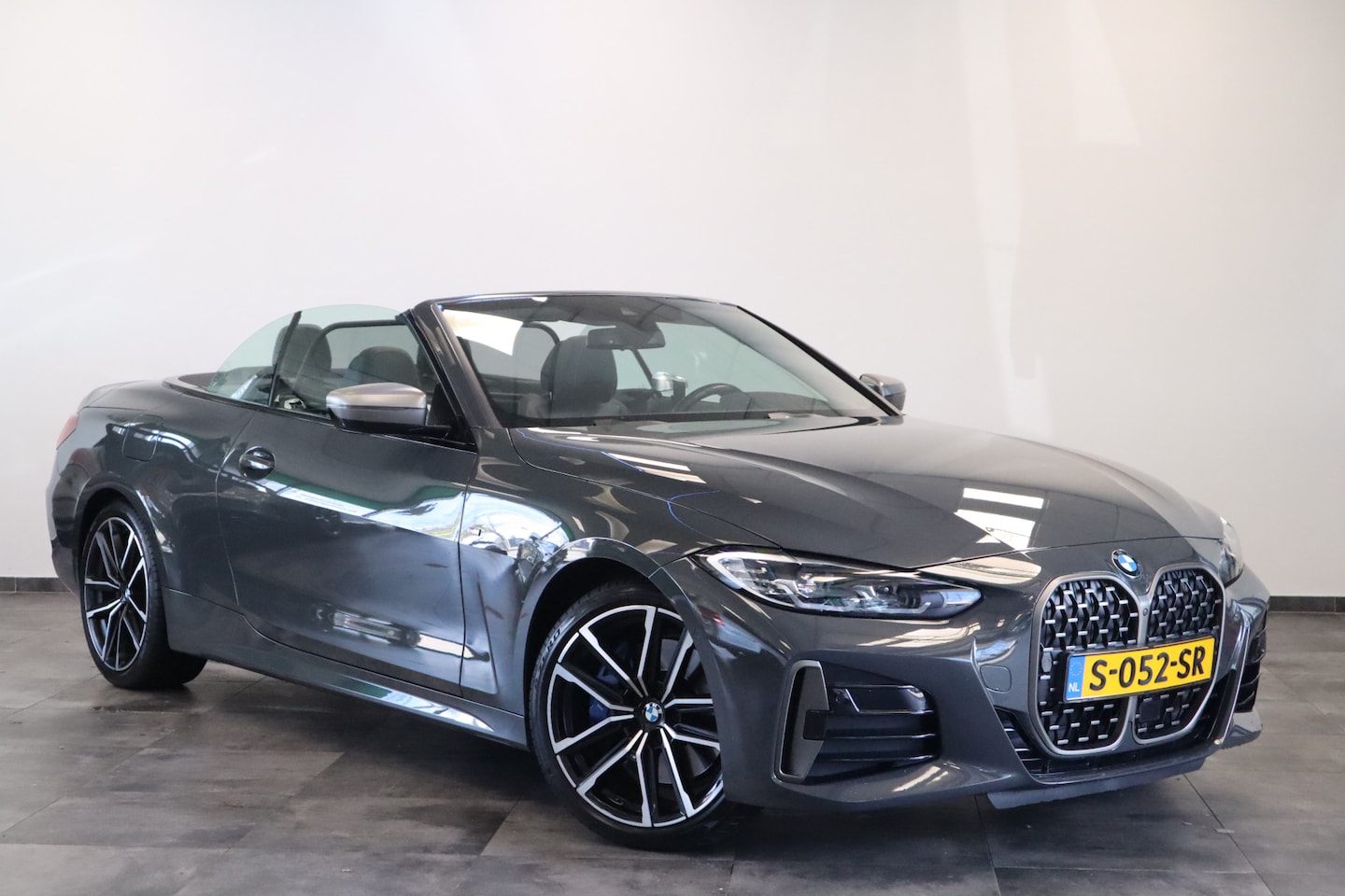 BMW 4-serie Cabrio - M440i xDrive High-Executive 374PK Individueel-lak Navigatie  Volleder 19LMV Head up - AutoWereld.nl