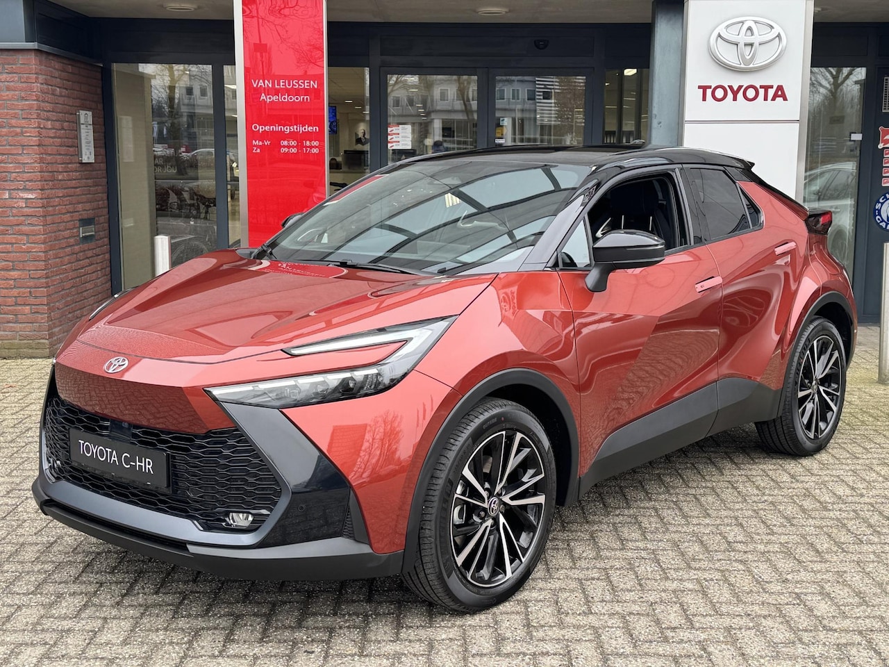 Toyota C-HR - 2.0 PHEV EXECUTIVE MY2026 NIEUW DIRECT LEVERBAAR! BI-TONE 19'' LM-VELGEN JBL-AUDIO STOEL/S - AutoWereld.nl