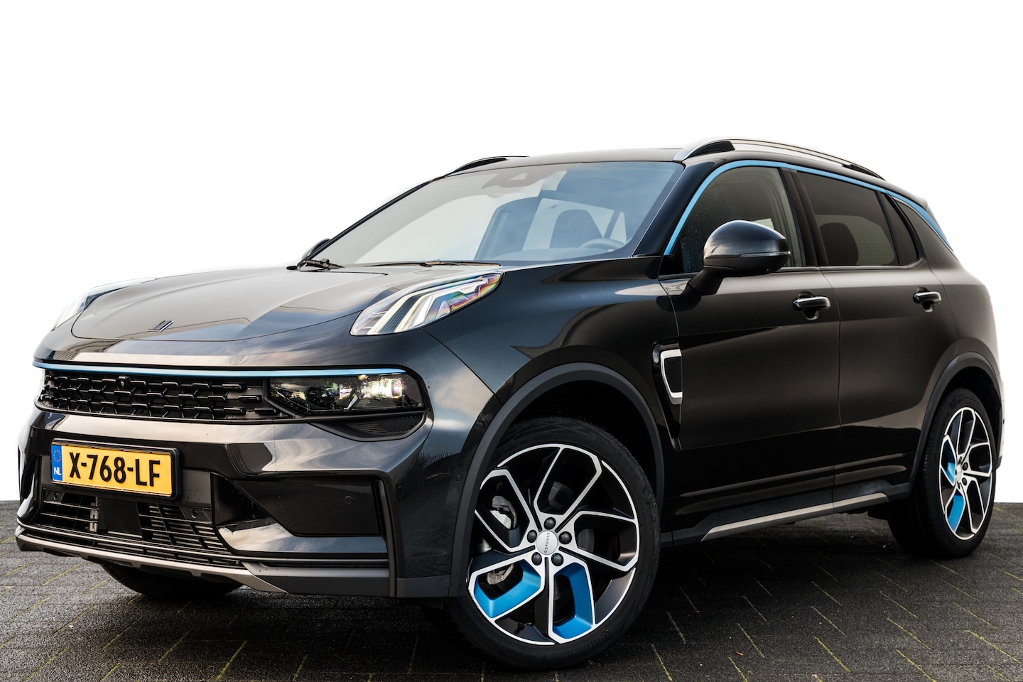 Lynk & Co 01 - 1.5 Plug-in Hybrid 262 Pk I Modeljaar 2023 I Panoramadak I 75 km Elektrisch I 360 Camera I - AutoWereld.nl