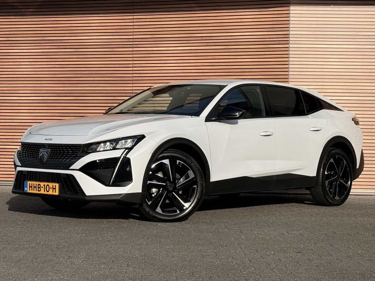 Peugeot 408 - 1.2 Hybrid 145 e-DCS6 Allure Camera / Navigatie / 19" Lm velgen - AutoWereld.nl