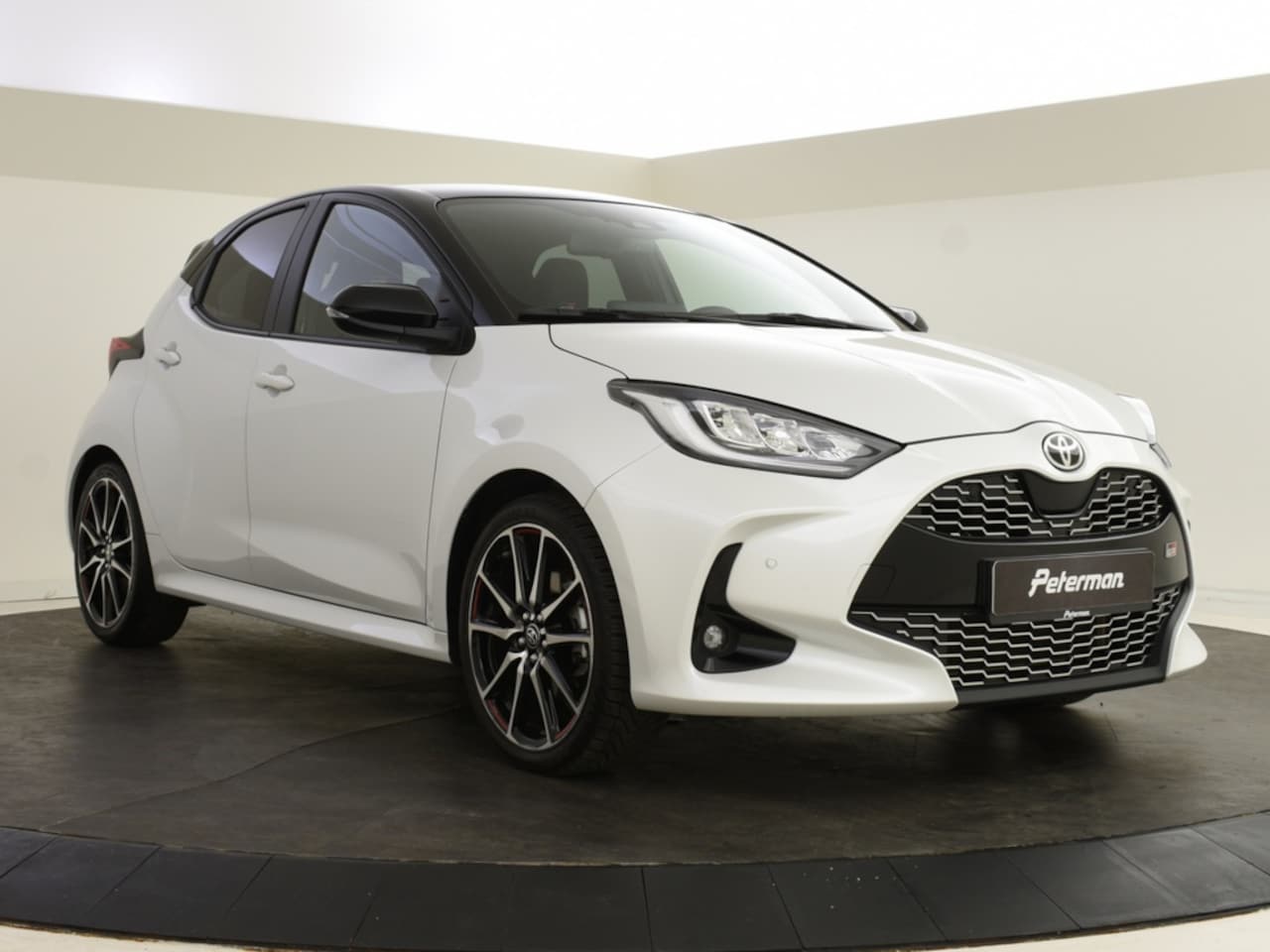 Toyota Yaris - 1.5 Hybrid GR Sport | Panoramadak | PDC V+A | Head Up - AutoWereld.nl