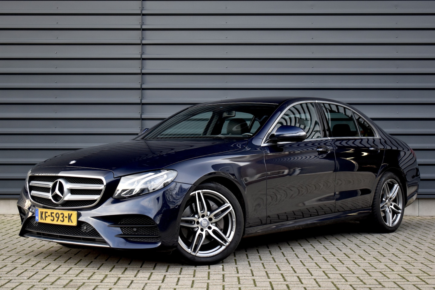 Mercedes-Benz E-klasse - 220 d AMG Line | Achteruitrijcamera | Sfeerverlichting | 19'' Wielen | Stoelverwarming | N - AutoWereld.nl