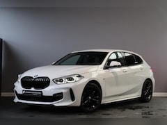 BMW 1-serie - 118i High Executive / M-Sport / Automaat / Stuur+Stoelverwarming / Trekhaak / Navigatie