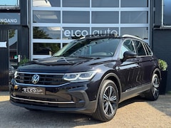 Volkswagen Tiguan - 1.5 TSI Life Business / Pano / IQ Light / Trekhaak