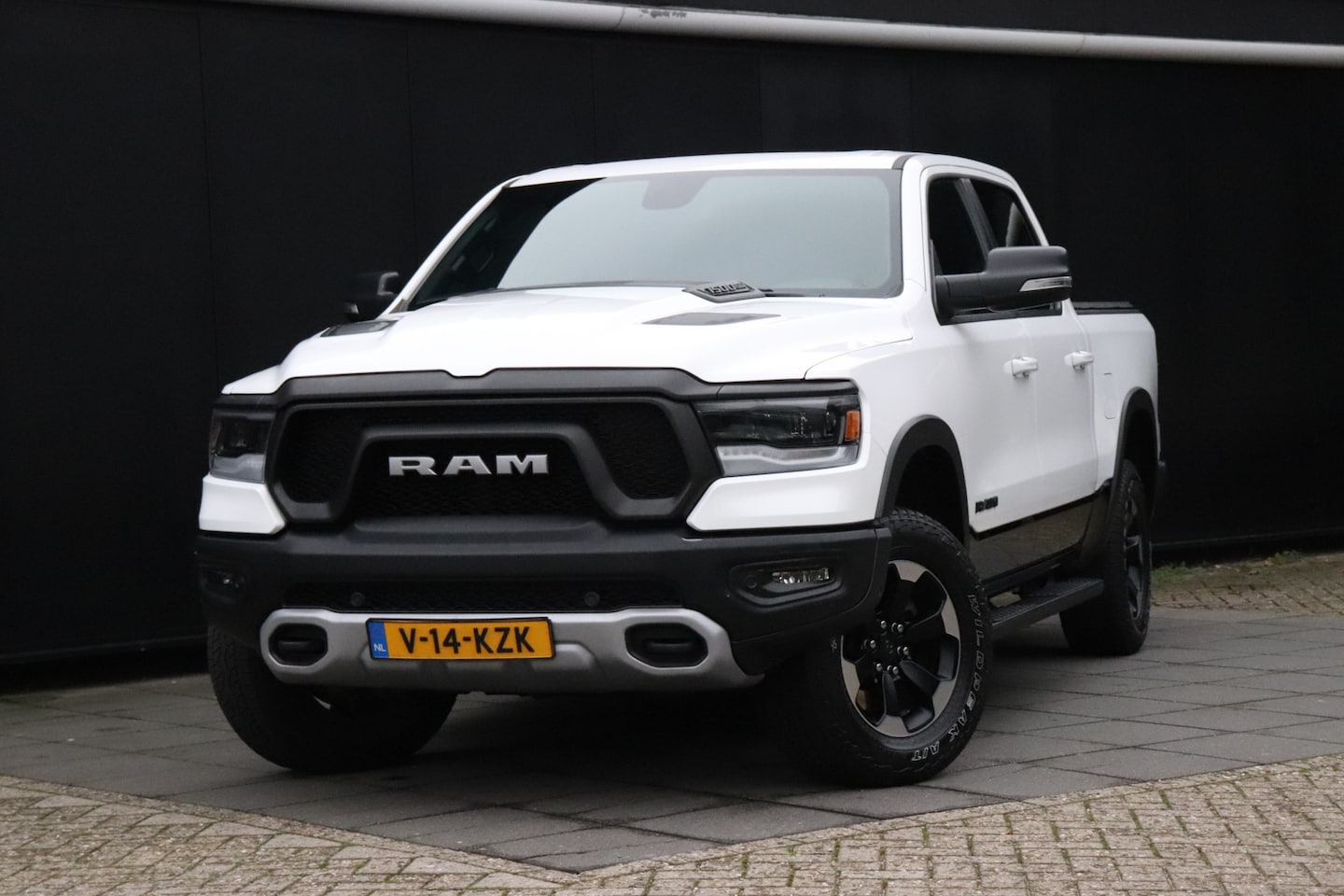 Dodge Ram 1500 - 5.7 V8 4x4 Crew Cab Rebel | LPG | PANO | H&K | CAMERA | TREKHAAK | CRUISE | NAVI | STOEL/S - AutoWereld.nl