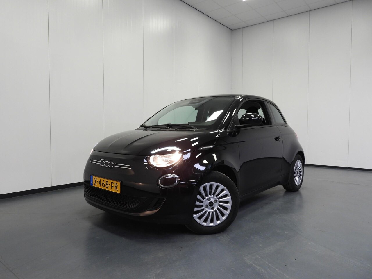 Fiat 500e - Urban 42 kWh NAVI-APP/CLIMA/CRUISE! - AutoWereld.nl