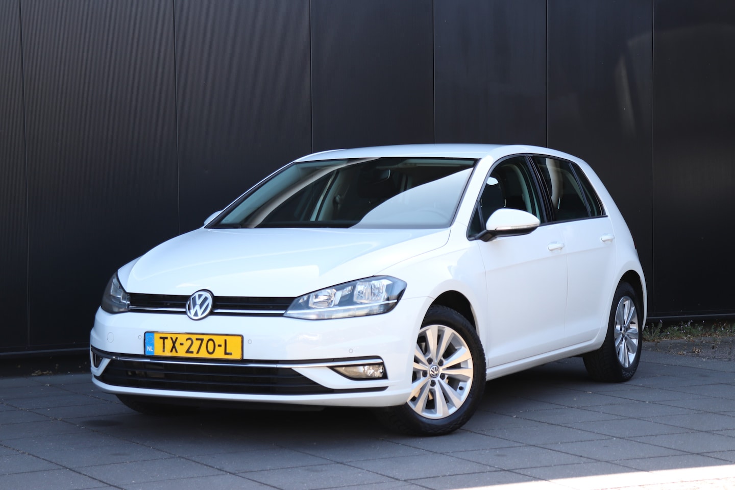 Volkswagen Golf - 1.0 TSI Comfortline | NAVI | LMV | CLIMA | PDC | - AutoWereld.nl