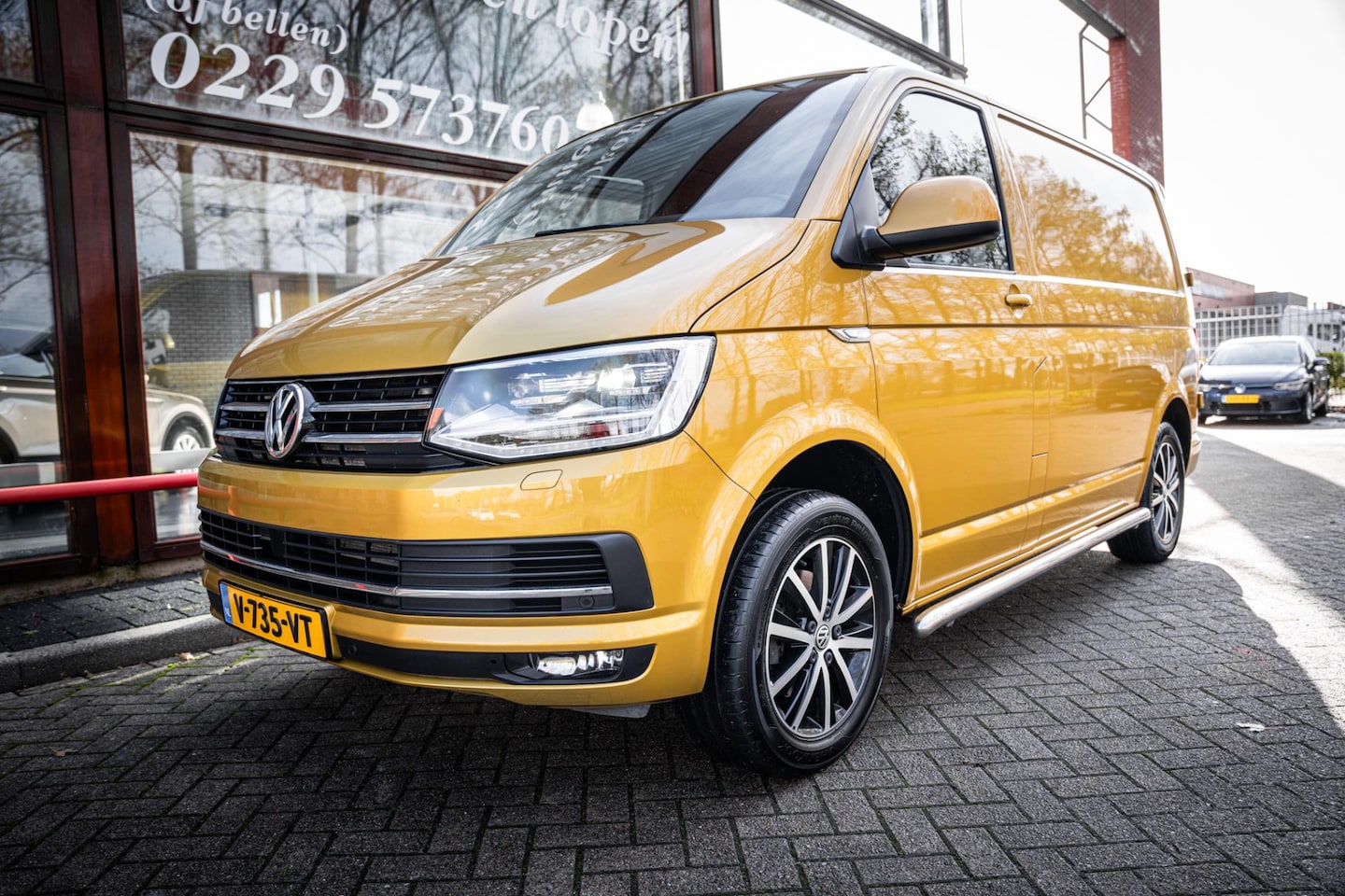 Volkswagen Transporter - 2.0 TDI 150pk Edition | Automaat | DAB+ | LED | Adaptieve cruise control | Navigatie | Par - AutoWereld.nl