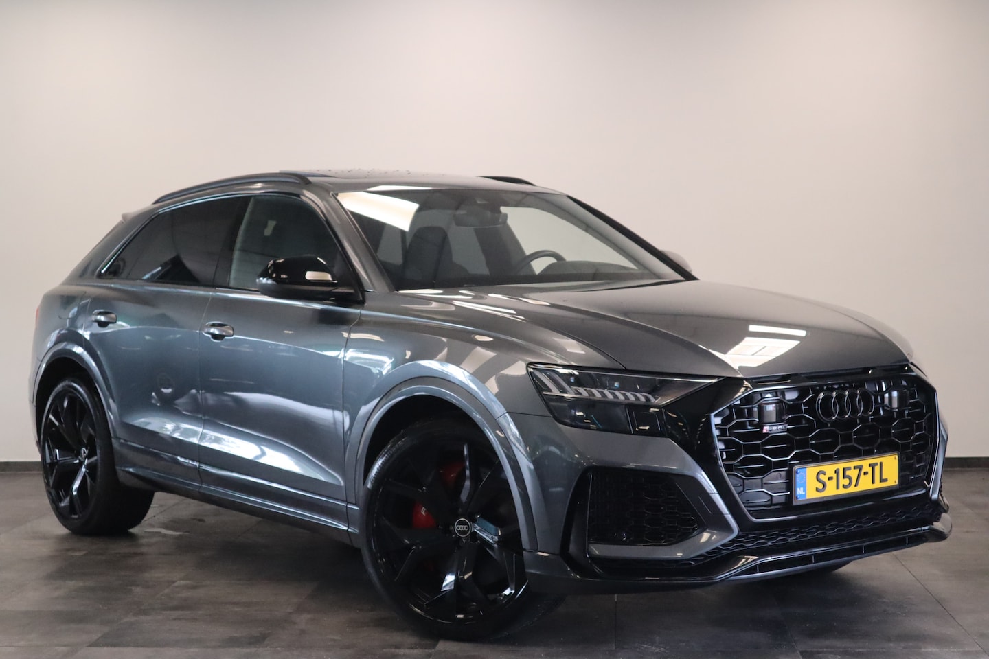 Audi Q8 - 4.0 TFSI RS Q8 quattro Panoramadak 23''Velgen Head-Up B&O Audio - AutoWereld.nl