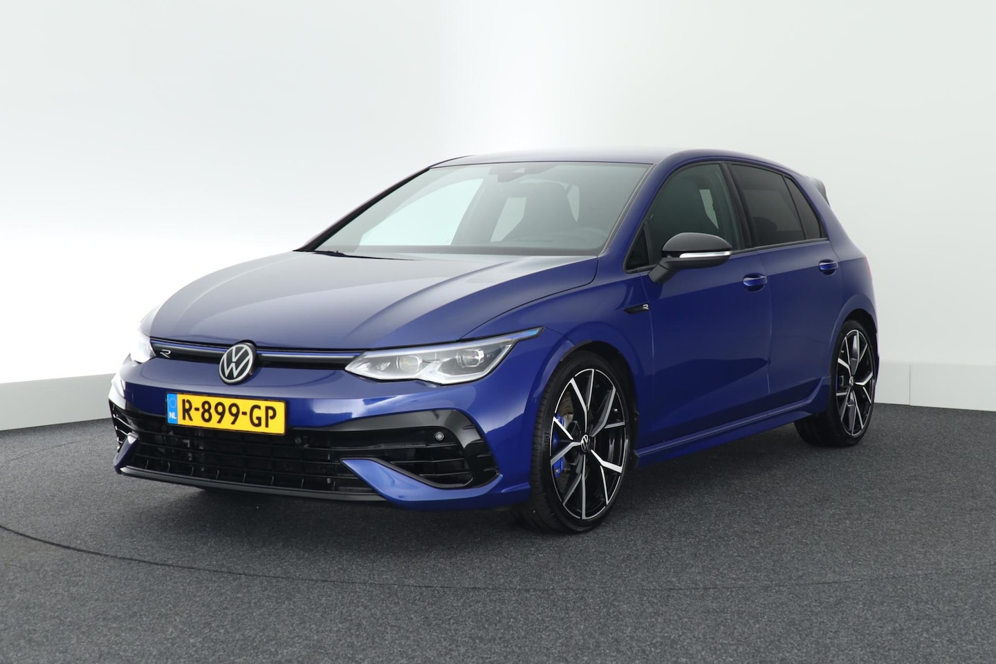 Volkswagen Golf - 2.0 TSI 320pk R 4Motion harman/kardon Camera DCC Head-Up Keyless Virtual Cockpit Navigatie - AutoWereld.nl