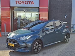 Toyota Yaris - 1.5 HYBRID 115 DYNAMIC LED CAMERA NAVI STUUR- & STOELVERW. 16"LM-VELGEN P-SENSOREN