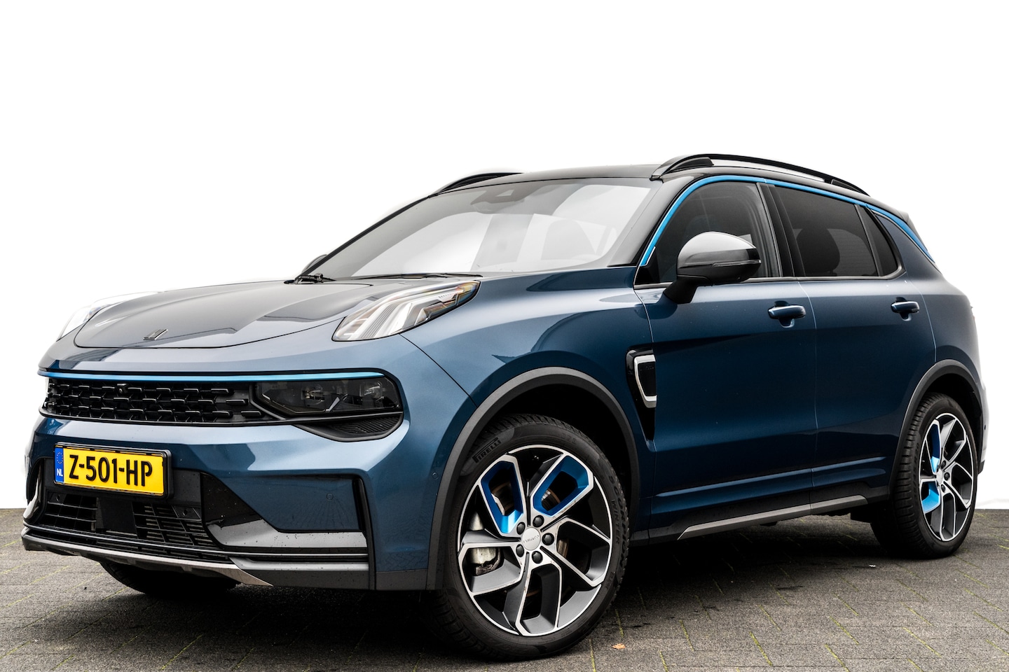 Lynk & Co 01 - 1.5 Plug-in Hybrid 262 Pk I Modeljaar 2023 I Stuurverwarming I Panoramadak I 75 km Elektri - AutoWereld.nl
