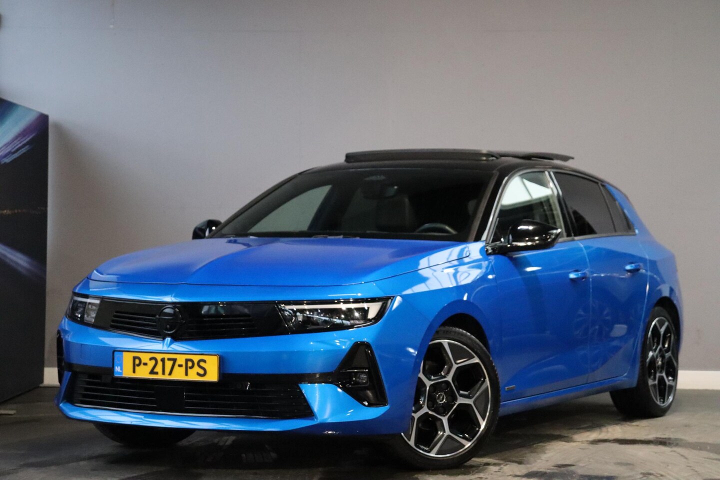 Opel Astra - 1.2 Turbo Ultimate Automaat Schuifdak / HUD / Alcantara / Trekhaak - AutoWereld.nl