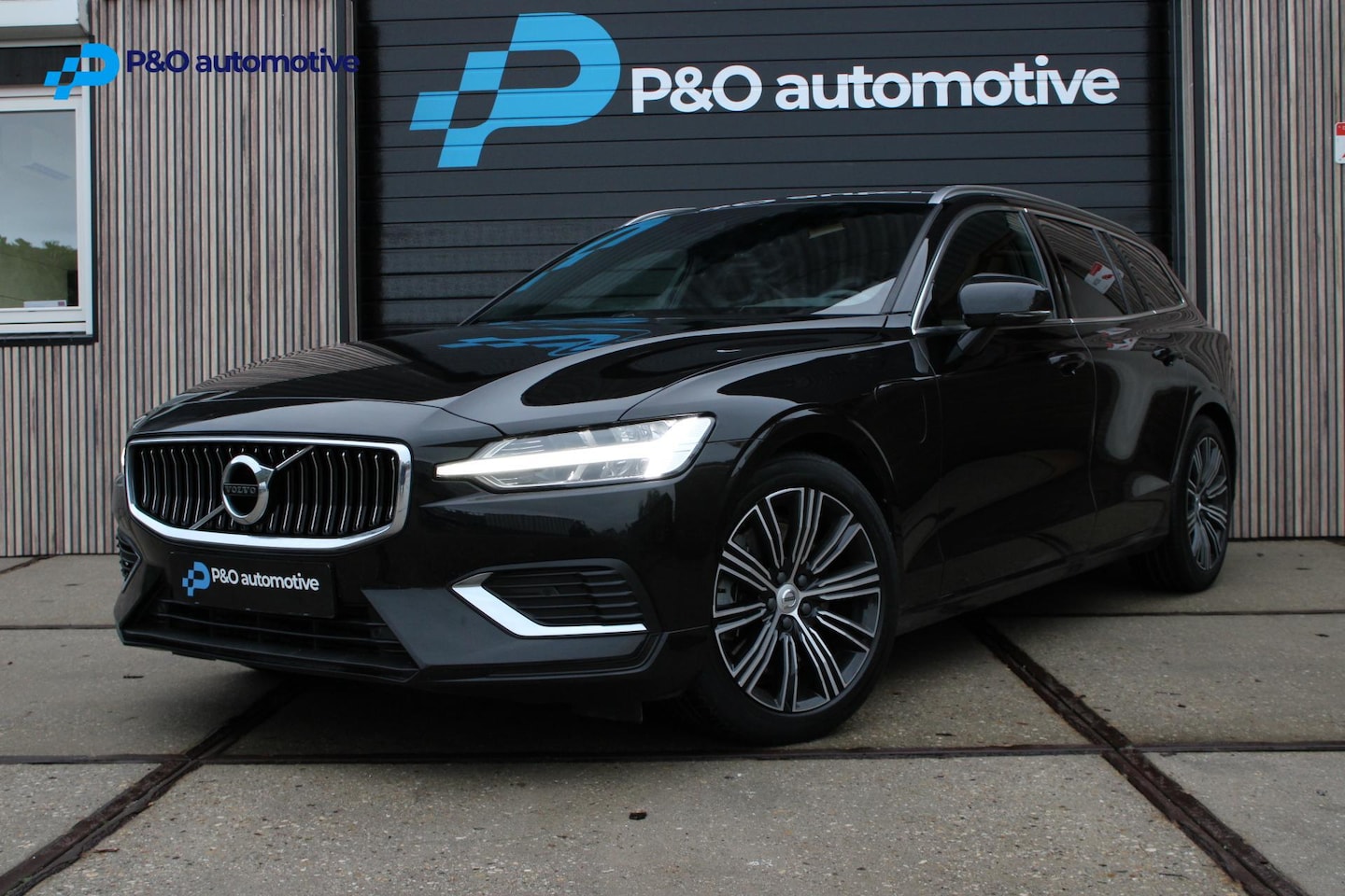 Volvo V60 - 2.0 T8 Twin Engine AWD Inscription ACC / BLISS - AutoWereld.nl