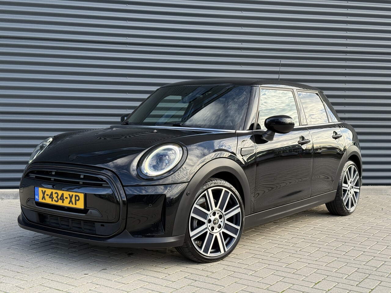 MINI Cooper - Mini 1.5 One Yours Leder/Apple/Stuur+stoel warm - AutoWereld.nl