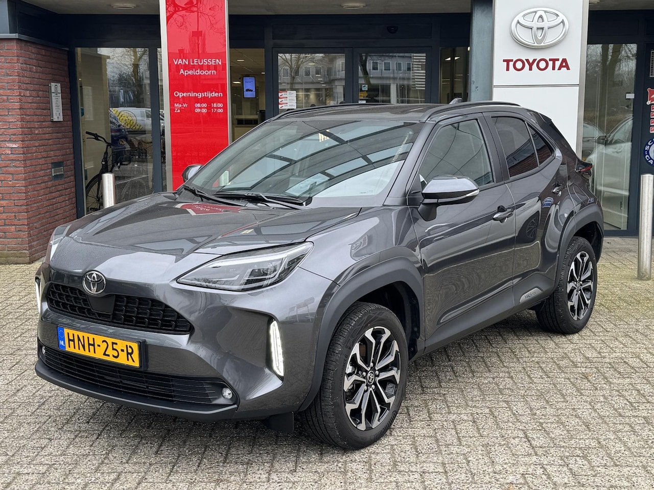 Toyota Yaris Cross - 1.5 Hybrid 115 First Edition NL-AUTO 17'' LM-VELGEN NAVI CLIMA APPLE/ANDROID KEYLESS CAMER - AutoWereld.nl