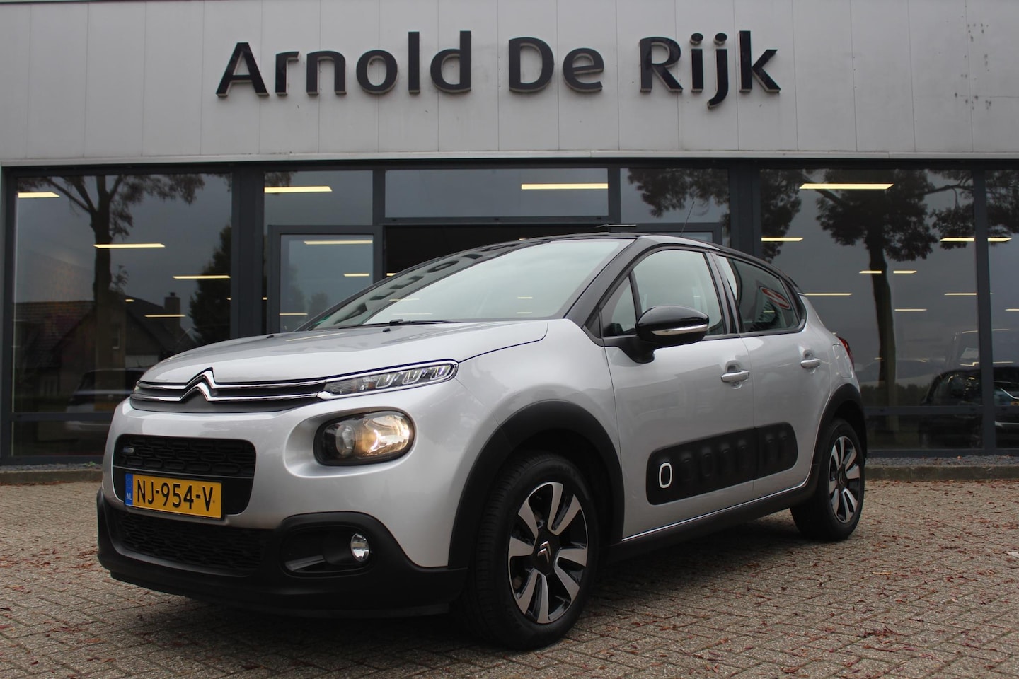 Citroën C3 - 1.2 PureTech Shine 1.2 PureTech Shine - AutoWereld.nl