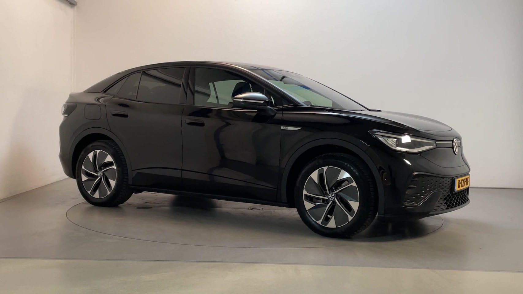 Volkswagen ID.5 - Pro 77 kWh SoH 93% LED Stoelverwarming Camera Navigatie - AutoWereld.nl