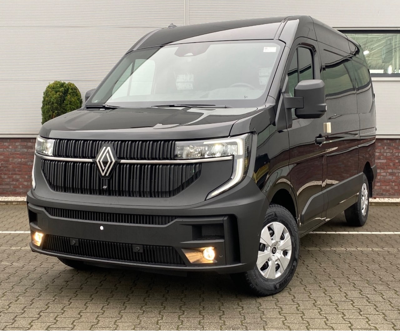 Renault Master - T35 2.0 dCi 170 L2H2 Extra Laadruimte betimmering / Trekhaak / Camera / All season - AutoWereld.nl