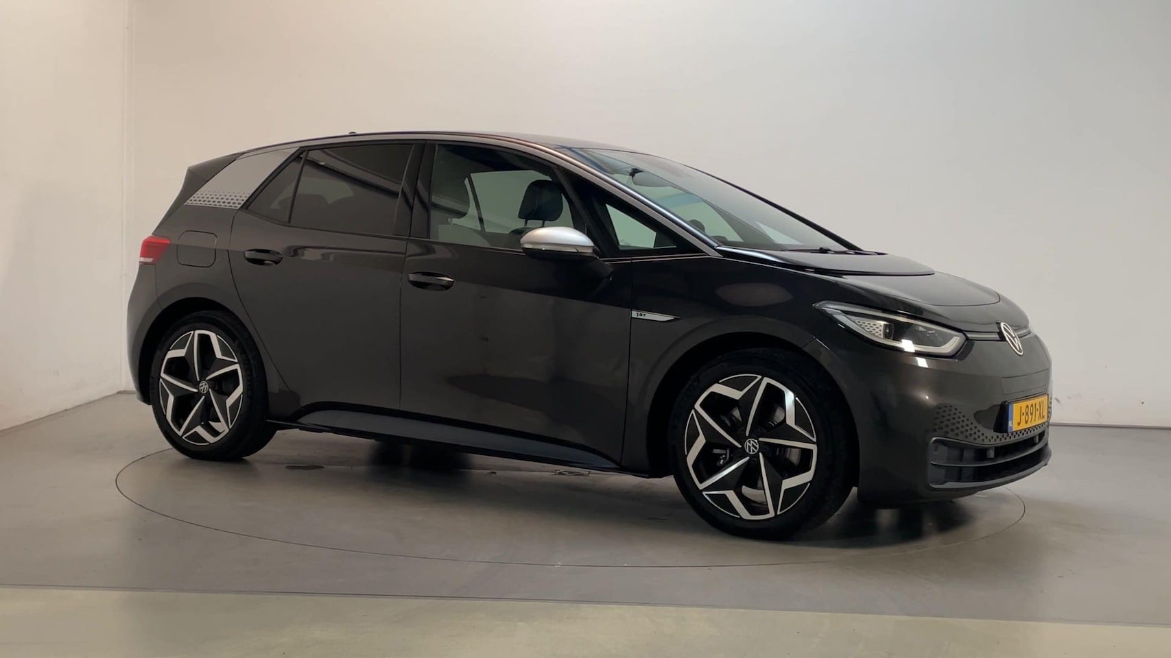 Volkswagen ID.3 - First Plus 58 kWh LED Camera Stoelverwarming Navigatie - AutoWereld.nl