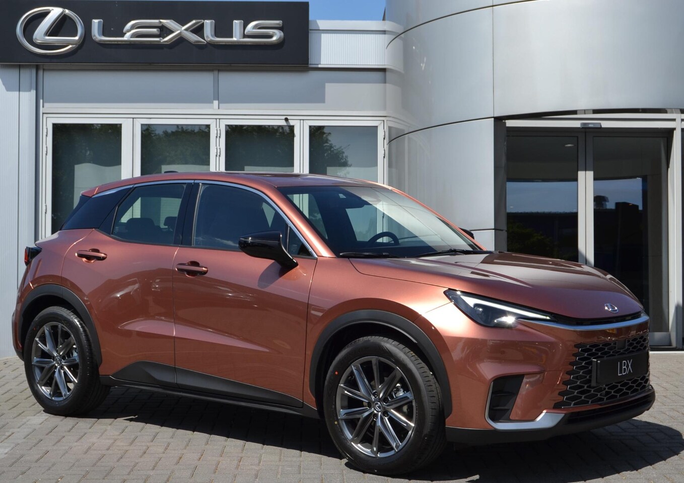 Lexus LBX - Relax 2WD DIRECT LEVERBAAR TECH PACK STOELVERWARMING KEYLESS ELEK-KOFFERKLEP BLIND-SPOT EL - AutoWereld.nl