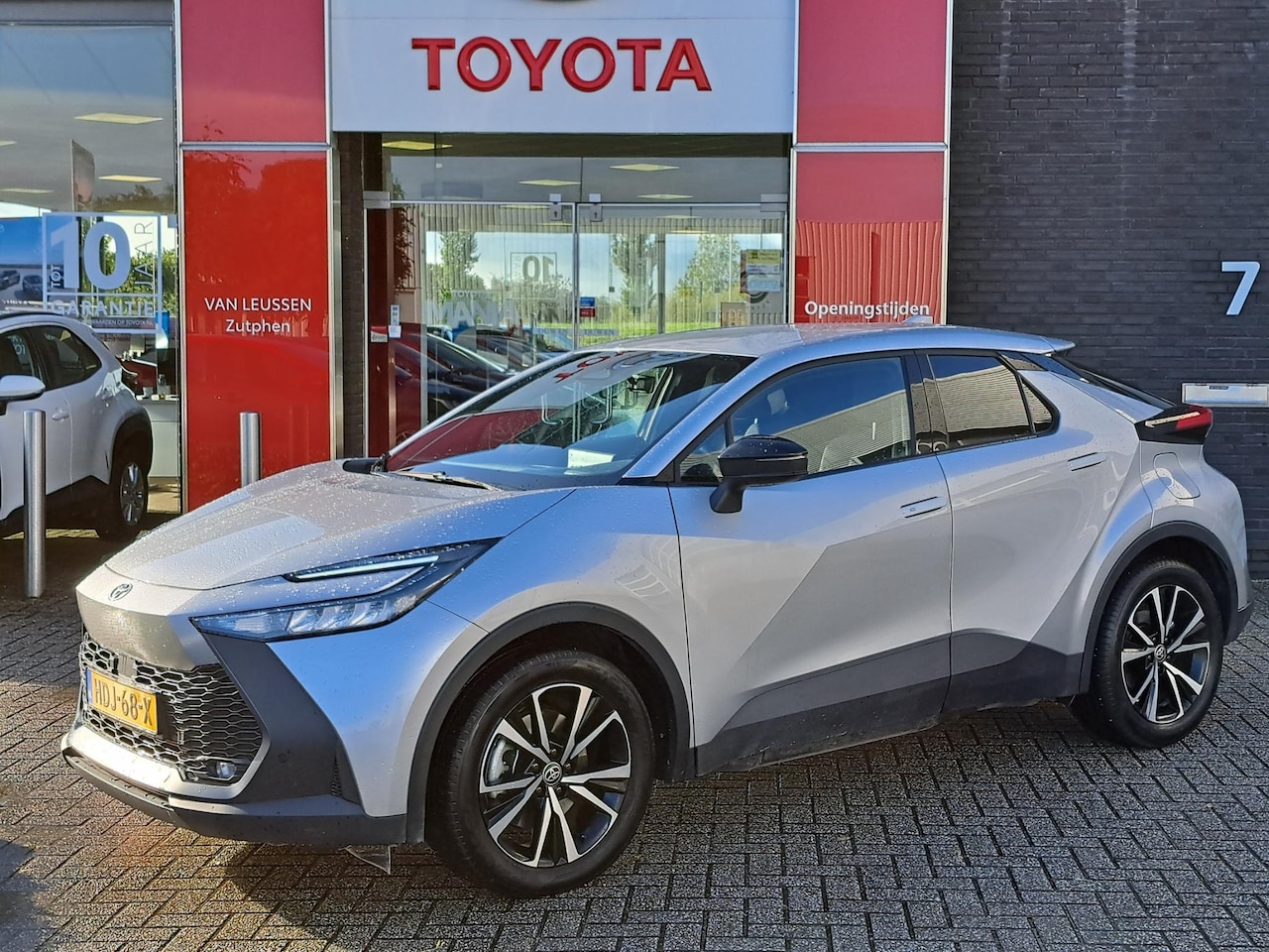 Toyota C-HR - 2.0 Plug-in Hybrid 220 Dynamic STUUR/STOELVERWARMING APPLE/ANDROID PARK-SENSOREN PRIVACY-G - AutoWereld.nl