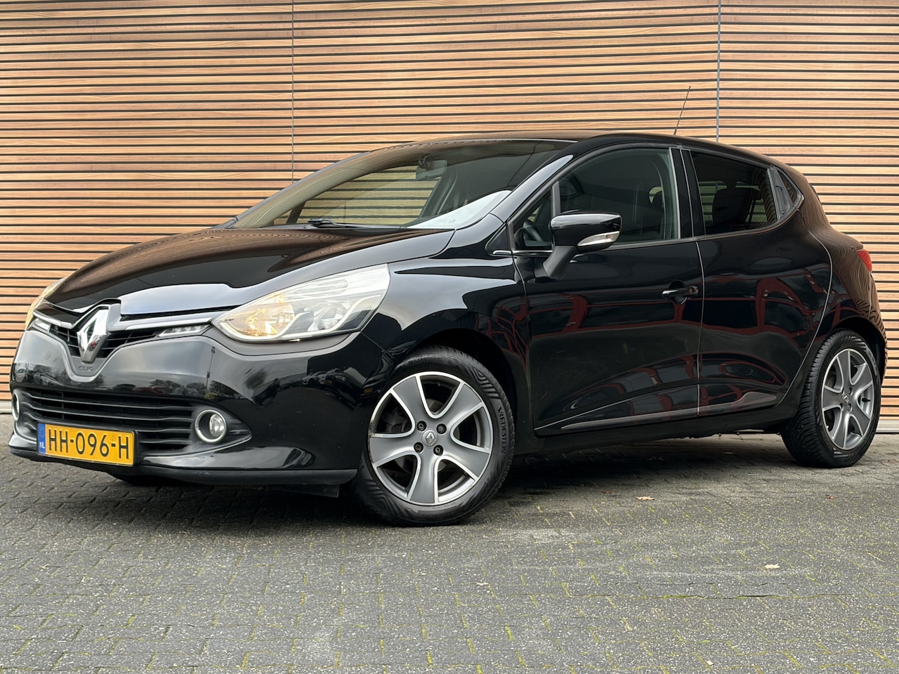 Renault Clio - 0.9 TCe ECO Night&Day Airco / Navi / Cruise / Lm velgen - AutoWereld.nl