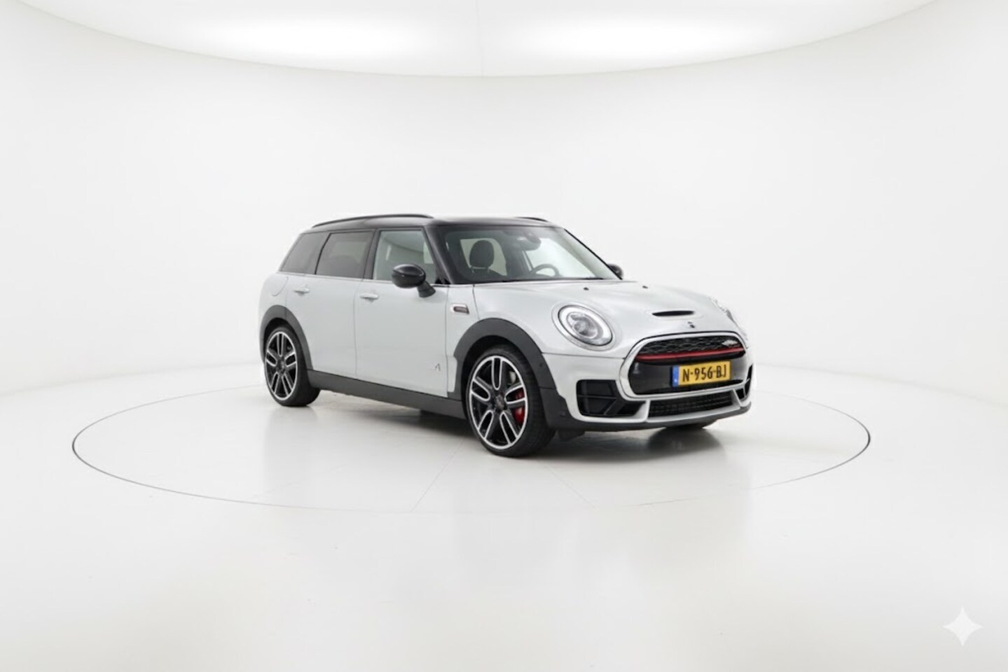 MINI Clubman - Mini 2.0 JCW ALL4 | Navi | Sportstoelen | Clima | LED - AutoWereld.nl