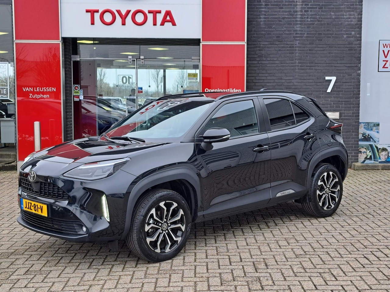 Toyota Yaris Cross - 1.5 Hybrid 130 Dynamic STOEL- STUUR- EN VOORRUITVERWARMING DRAADLOZE TEL. LADER - AutoWereld.nl