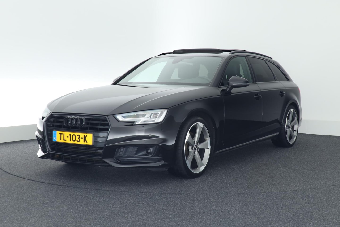 Audi A4 Avant - 2.0 TFSI 190pk MHEV Sport S line Black Edition Panoramadak Leder Virtual Cockpit Stoelverw - AutoWereld.nl