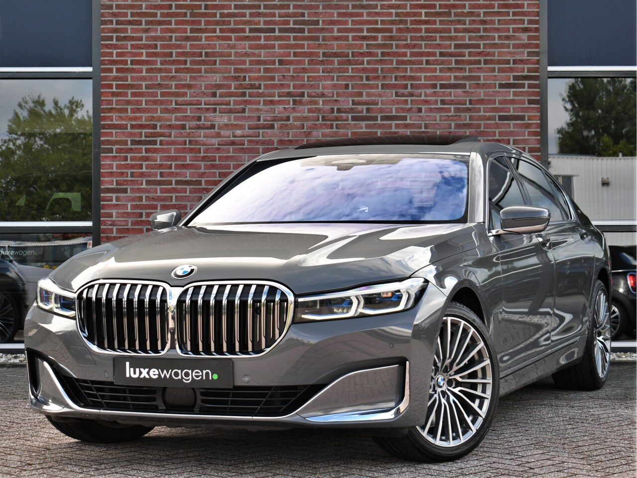 BMW 7-serie - M760Li xDrive 6.6 V12 | Bernina-grau | NL-auto | NP 262K | LCI - AutoWereld.nl