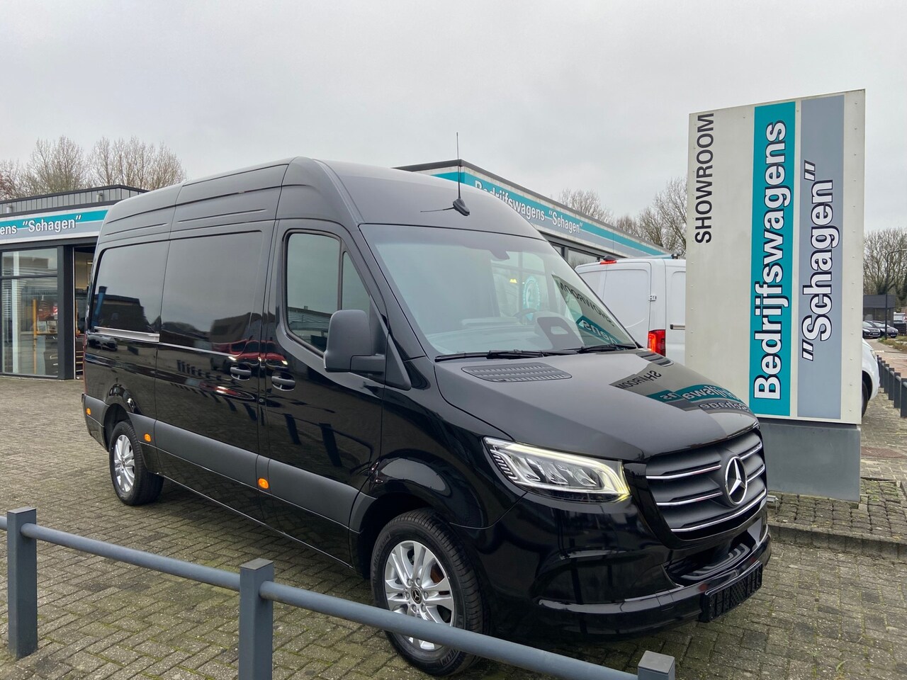 Mercedes-Benz Sprinter - 319 CDI L2H2 2x Schuifdeur | Facelift | 3.5T Trekhaak | LED | Gev. stoel - AutoWereld.nl
