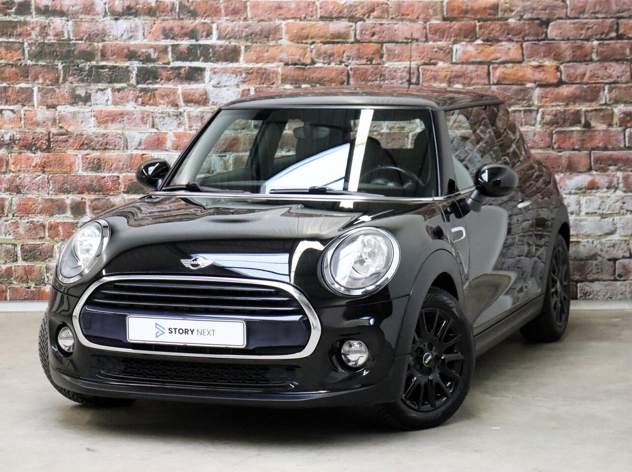 MINI Cooper - Hatchback Business 3 deurs / Navigatie / Airconditioning / Cruise Control / Middenarmsteun - AutoWereld.nl