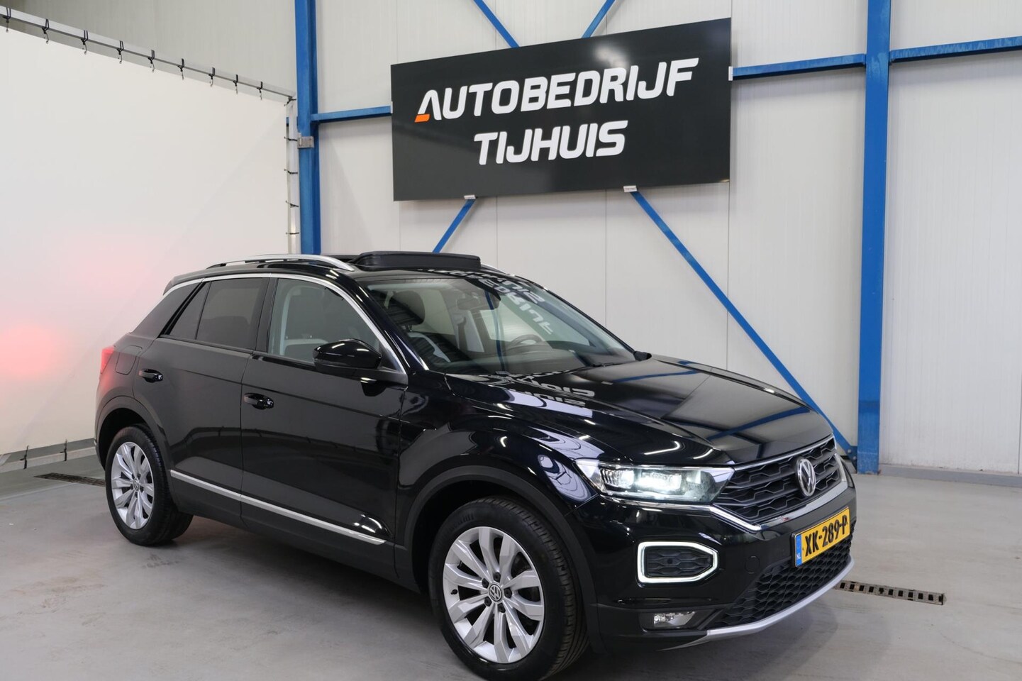 Volkswagen T-Roc - 1.0 TSI Sport - N.A.P. Airco, Cruise, Navi, PDC. - AutoWereld.nl
