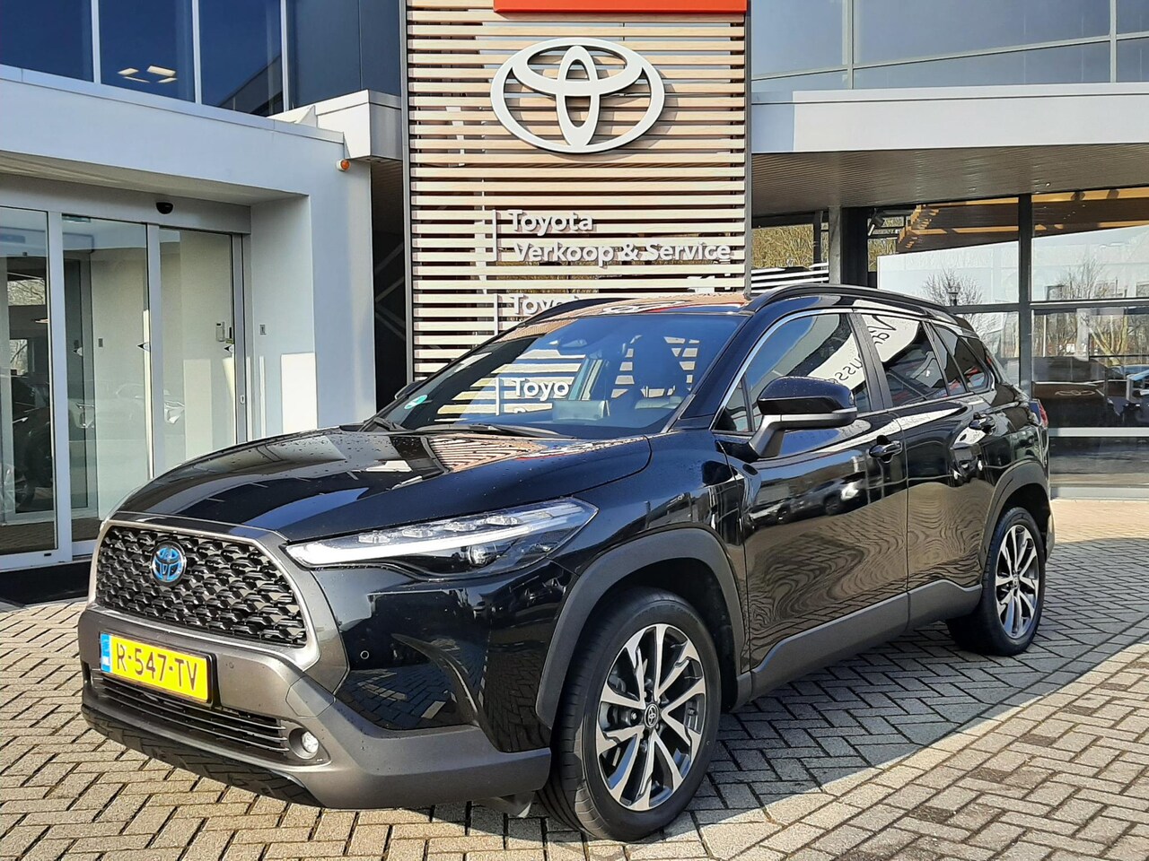 Toyota Corolla Cross - 2.0 High Power Hybrid First Edition ELEK-KLEP PARK-SENSOREN DODEHOEK APPLE CARPLAY/ ANDROI - AutoWereld.nl