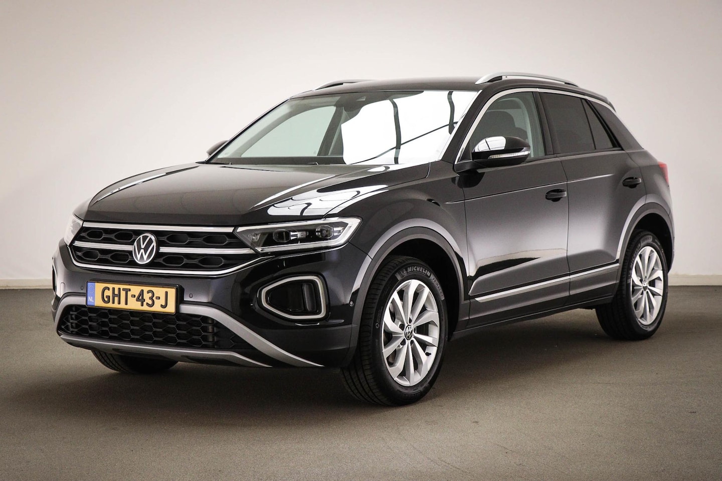 Volkswagen T-Roc - 1.5 TSI Style | IQ LIGHT | DAB | PARK ASSIST | CAMERA | TREKHAAK - AutoWereld.nl