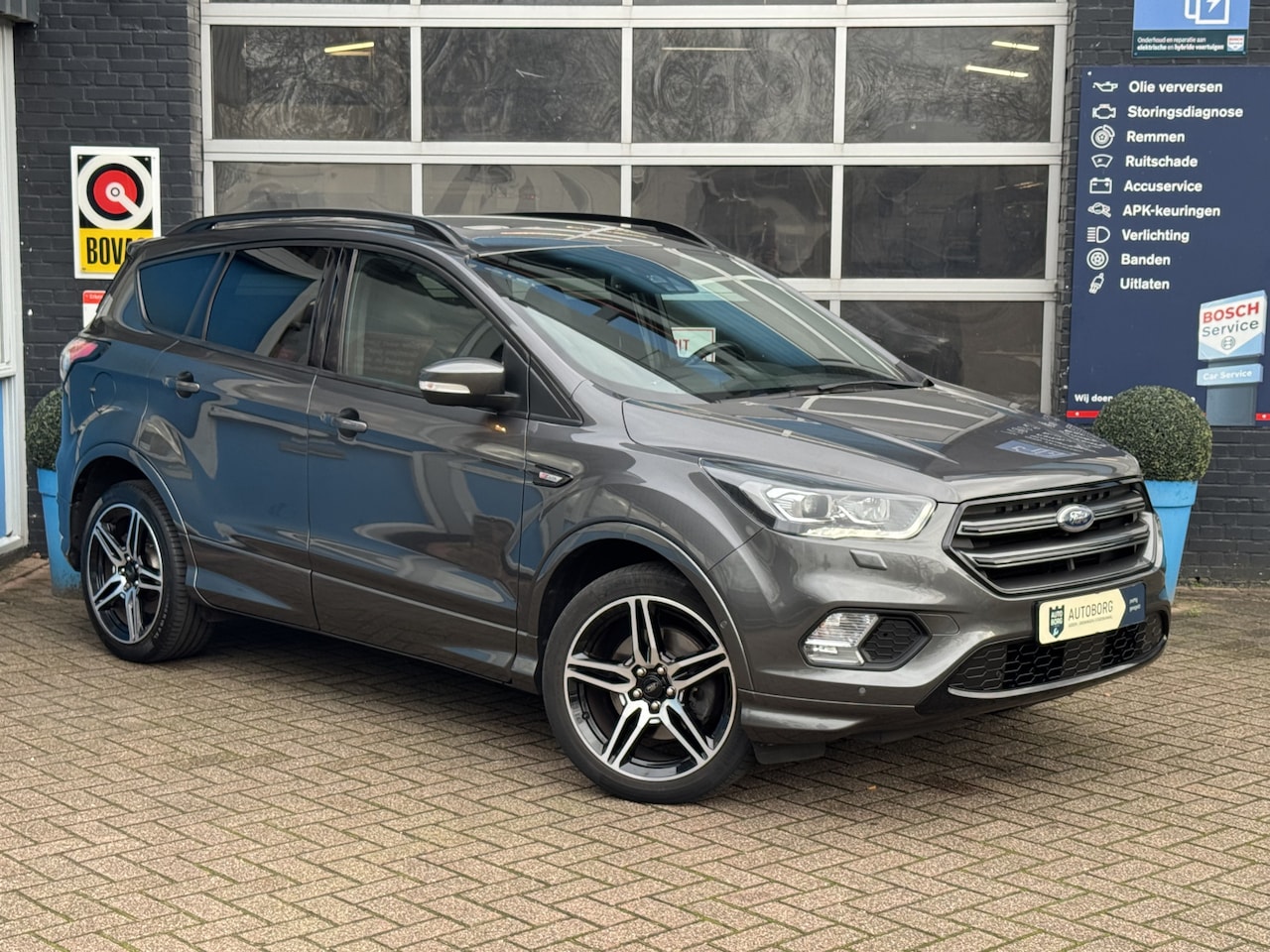 Ford Kuga - 1.5 EcoBoost ST Line GRATIS Afleverpakket! | Trekhaak | Panoramadak | Adaptieve Cruise - AutoWereld.nl