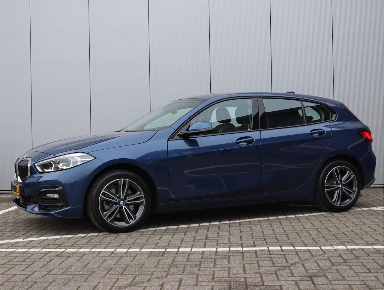 BMW 1-serie - 118i Business Edition | Sportline | Navigatie | Sportstoelen | Org. NL - AutoWereld.nl