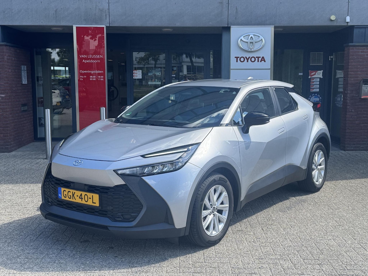 Toyota C-HR - 1.8 HYBRID 140 BLIND-SPOT 17''LM-VELGEN CAMERA NAVI AD-CRUISE APPLE/ANDROID NL-AUTO - AutoWereld.nl
