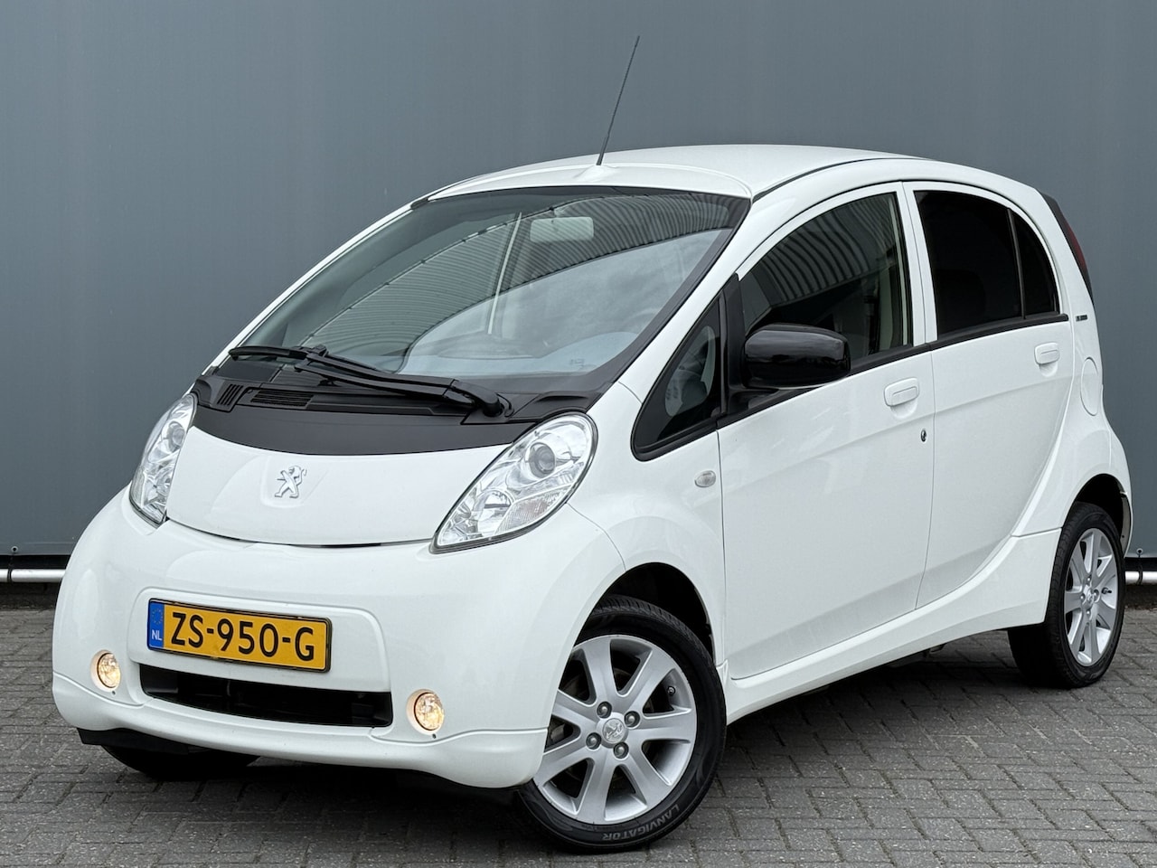 Peugeot iOn - BWJ 2019 67 PK Active AUTOMAAT | AIRCO | PRIV. GLAS | LMV 15 INCH | ISOFIX | BLUETOOTH | S - AutoWereld.nl